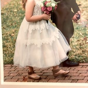 Beautiful girl’s dress! Perfect for weddings, special occasions, tea parties.